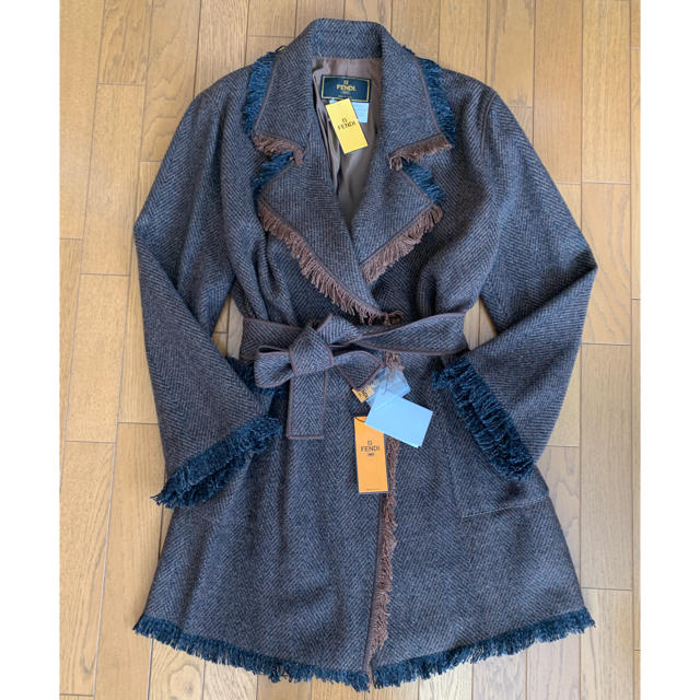 一部予約販売中】 FENDI フェンディ 未使用 ハーフコート 40サイズ