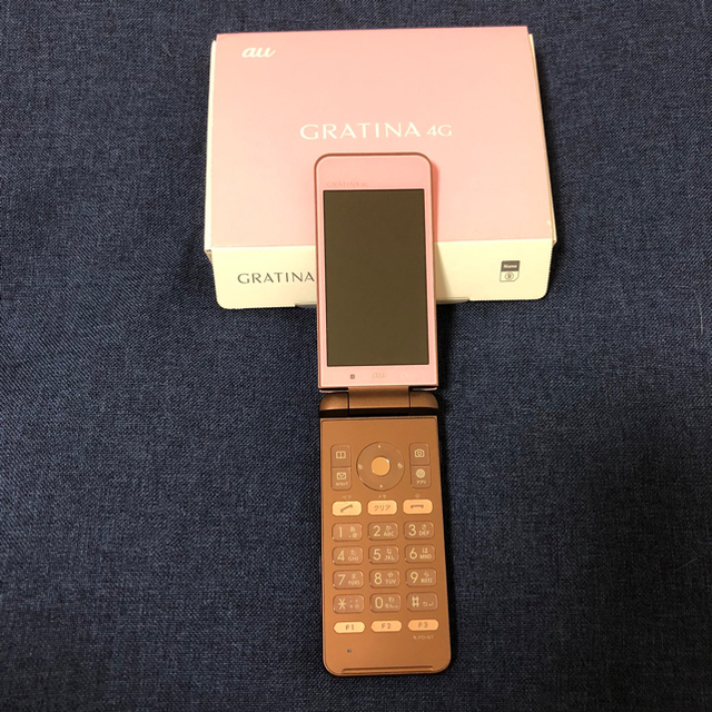 au(エーユー)のGRATINA4G スマホ/家電/カメラのスマートフォン/携帯電話(携帯電話本体)の商品写真