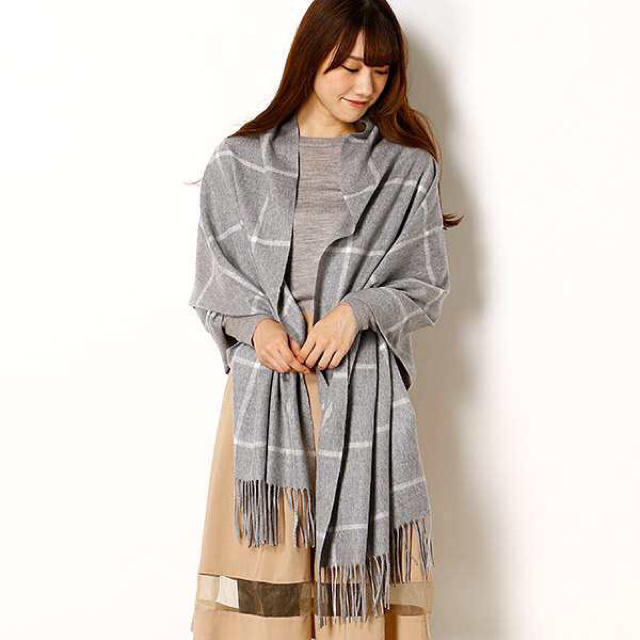 Furla(フルラ)の新品 フルラ カシミヤ 大判 ストール グレー レディースのファッション小物(ストール/パシュミナ)の商品写真