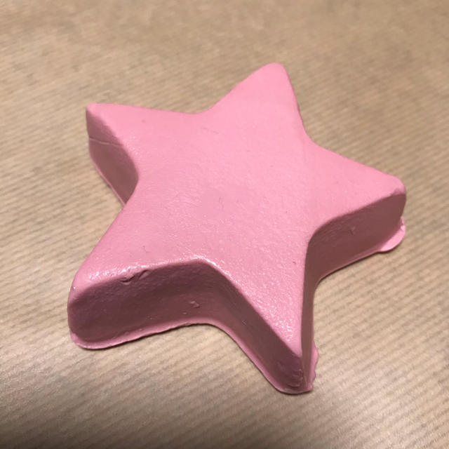 LUSH(ラッシュ)のLUSH 石鹸  未使用【★ロックスター★】 コスメ/美容のボディケア(ボディソープ/石鹸)の商品写真