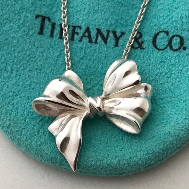 TIFFANY。リボンネックレストップ