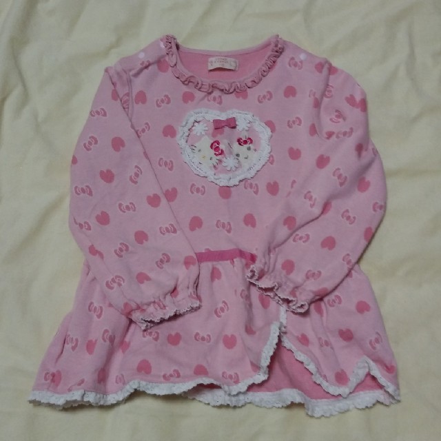 coeur a coeur(クーラクール)のクーラクール　キティコラボ　トップス　プルオーバー　110 キッズ/ベビー/マタニティのキッズ服女の子用(90cm~)(Tシャツ/カットソー)の商品写真