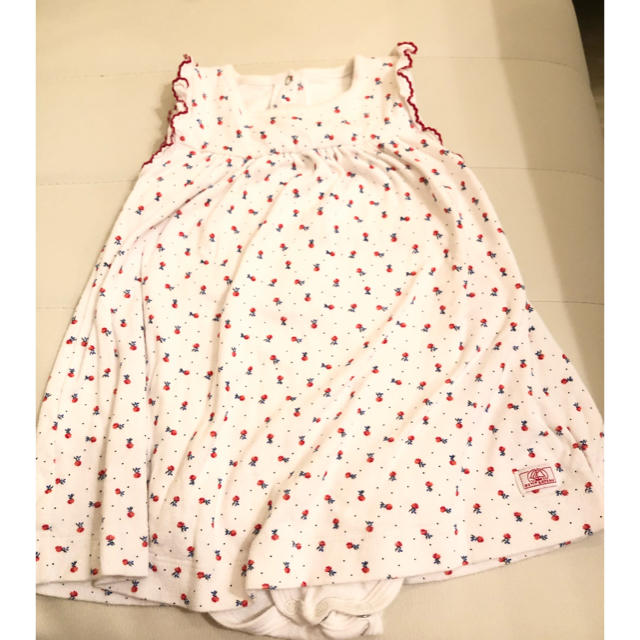 PETIT BATEAU(プチバトー)のプチバトー 花柄ロンパース キッズ/ベビー/マタニティのベビー服(~85cm)(ロンパース)の商品写真