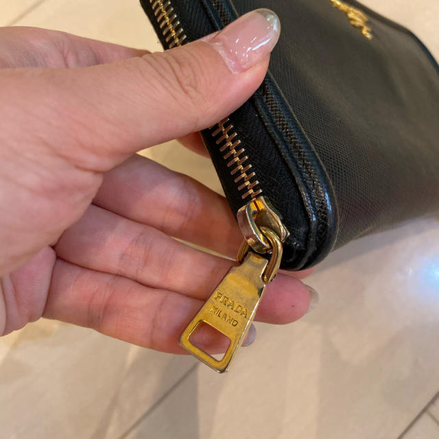 PRADA 大人気の長財布