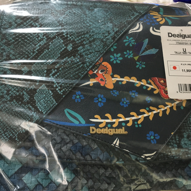 DESIGUAL(デシグアル)の新品　定価13090円　デシグアル　スネーク柄♡個性的なショルダーバッグ　 レディースのバッグ(ショルダーバッグ)の商品写真