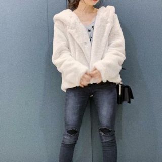 アズールバイマウジー(AZUL by moussy)のAZUL BY MOUSSY ボアフーディーショールカラーコート(毛皮/ファーコート)