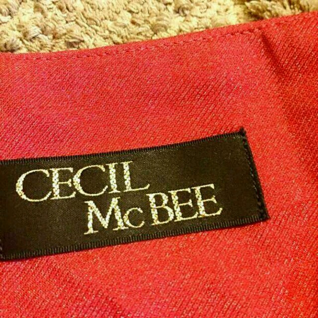 CECIL McBEE(セシルマクビー)の今季★赤ピンク フレアレーススカート レディースのスカート(ひざ丈スカート)の商品写真