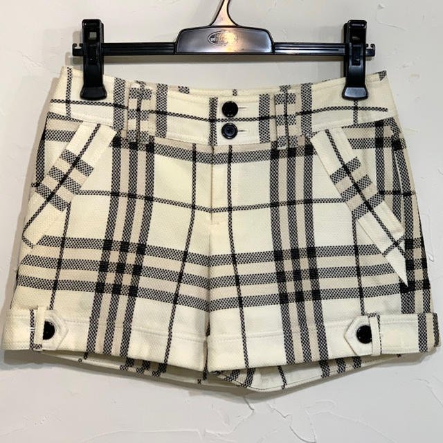 BURBERRY BLUE LABEL(バーバリーブルーレーベル)の美品！ バーバリー ブルーレーベル  オフホワイト系  チェック ショートパンツ レディースのパンツ(ショートパンツ)の商品写真