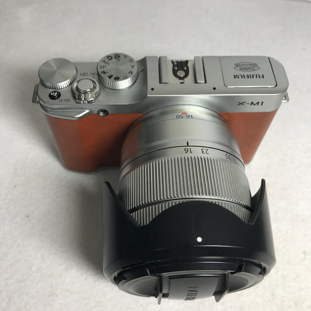 富士フイルム(フジフイルム)のFUJIFILM X-M1 レンズキット スマホ/家電/カメラのカメラ(ミラーレス一眼)の商品写真