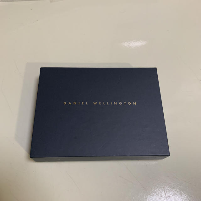 Daniel Wellington(ダニエルウェリントン)のダニエルウェリントン カードケース ダークブラウン 新品・未使用 メンズのファッション小物(名刺入れ/定期入れ)の商品写真