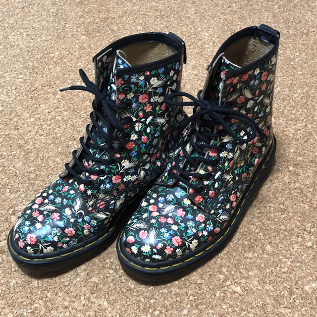 ドクターマーチンブーツ Dr.Martens 8ホール　花柄