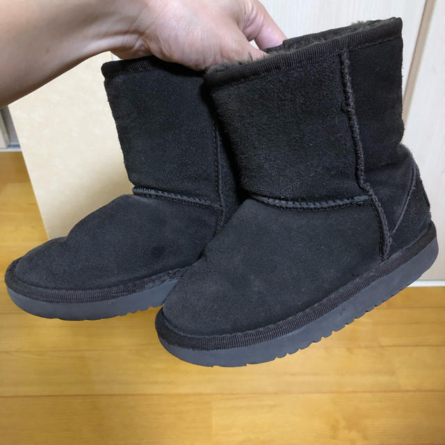 UGG(アグ)のUGG ブーツ  キッズ キッズ/ベビー/マタニティのキッズ靴/シューズ(15cm~)(ブーツ)の商品写真