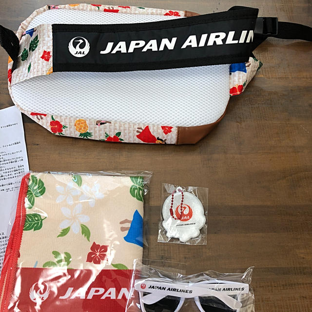 JAL(日本航空)(ジャル(ニホンコウクウ))のお値下げしました！JAL限定　ワンショルダーバッグなど4点 キッズ/ベビー/マタニティのこども用バッグ(リュックサック)の商品写真