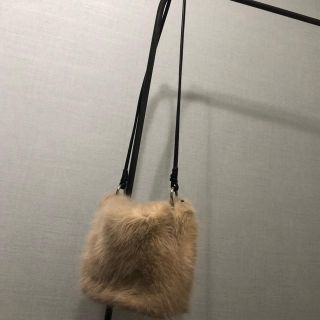 ザラ(ZARA)のZARA ファー　ショルダー バッグ　最終お値下げ(ショルダーバッグ)