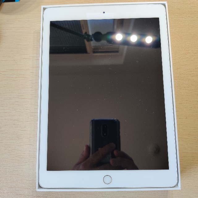 iPad 6th 32GB cellular SIMフリーPC/タブレット