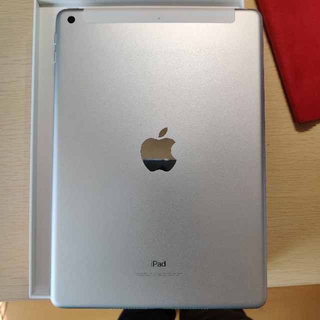 iPad 6th 32GB cellular SIMフリーPC/タブレット
