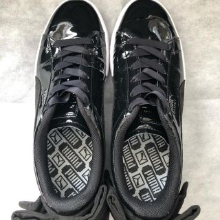 プーマ(PUMA)のPUMAエナメルスニーカー24.5ブラック紐ゴム(スニーカー)