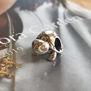 スワロフスキー(SWAROVSKI)のパンドラ　PANDORA 亀ちゃんチャーム(チャーム)