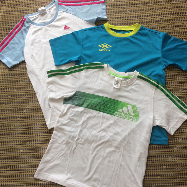 adidas(アディダス)のアディダス、umbro キッズＴシャツ 3枚 キッズ/ベビー/マタニティのキッズ服女の子用(90cm~)(Tシャツ/カットソー)の商品写真