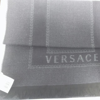 ヴェルサーチ(VERSACE)の【時間限定セール中】Versace マフラー　（紺色）(マフラー)