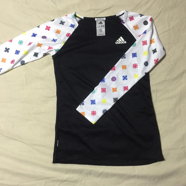 adidas(アディダス)のアディダス  ロンT   美品☆ レディースのトップス(シャツ/ブラウス(長袖/七分))の商品写真