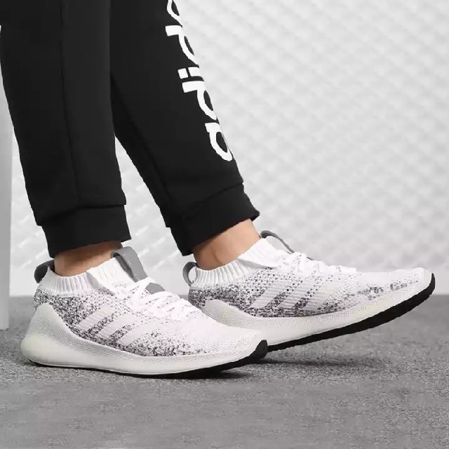 adidas(アディダス)の
定10789円限定進化系ランニング!アディダスピュアバウンス新品スニーカー白
 メンズの靴/シューズ(スニーカー)の商品写真