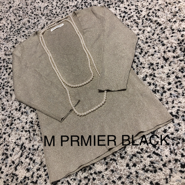 M-premier(エムプルミエ)のM PREMIER BLACK エムプルミエブラック 深Vゴールドラメニット レディースのトップス(ニット/セーター)の商品写真