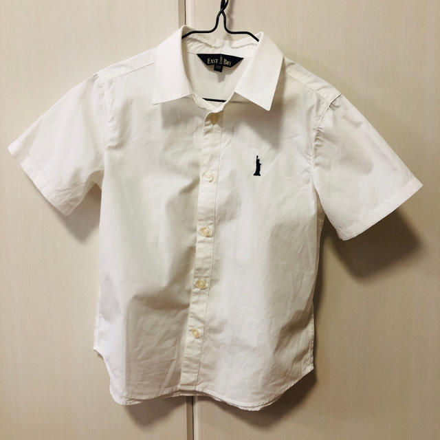 EASTBOY(イーストボーイ)のイーストボーイ　East  Boy 半袖　白シャツ　120 キッズ/ベビー/マタニティのキッズ服男の子用(90cm~)(Tシャツ/カットソー)の商品写真