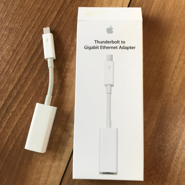 Apple(アップル)のThunderbolt to gigabit ethernet adapter スマホ/家電/カメラのPC/タブレット(PC周辺機器)の商品写真