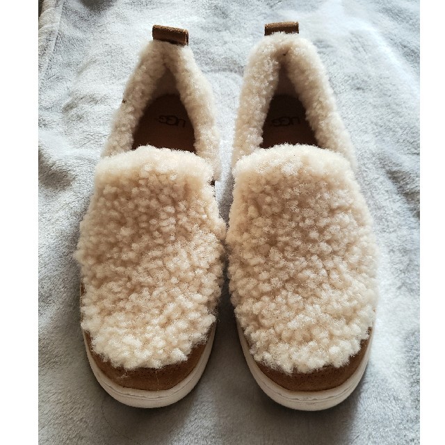 emmi atelier(エミアトリエ)の【１度使用】UGG×emmi・ Mikaスリッポン レディースの靴/シューズ(スリッポン/モカシン)の商品写真