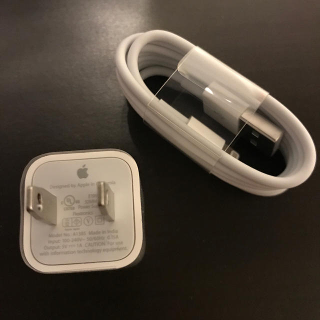 Apple(アップル)のApple純正充電器 スマホ/家電/カメラのスマートフォン/携帯電話(バッテリー/充電器)の商品写真