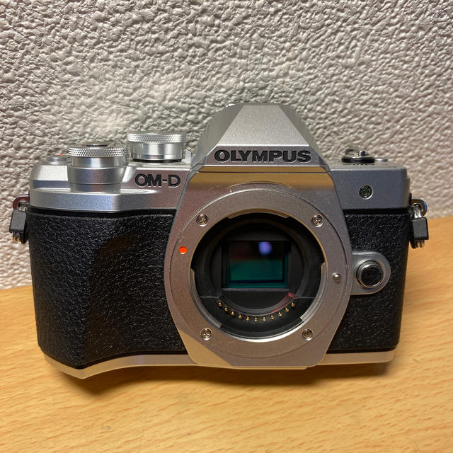 OLYMPUS(オリンパス)のOLYMPUS OM-D E-M10 MarkIII スマホ/家電/カメラのカメラ(ミラーレス一眼)の商品写真