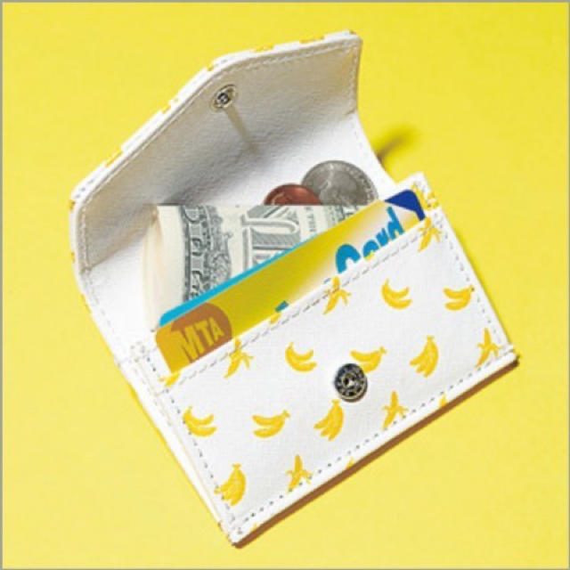 Banana Republic(バナナリパブリック)の新品　BABANA REPUBLIC バナナ柄マイクロ財布　カード入れ レディースのファッション小物(財布)の商品写真