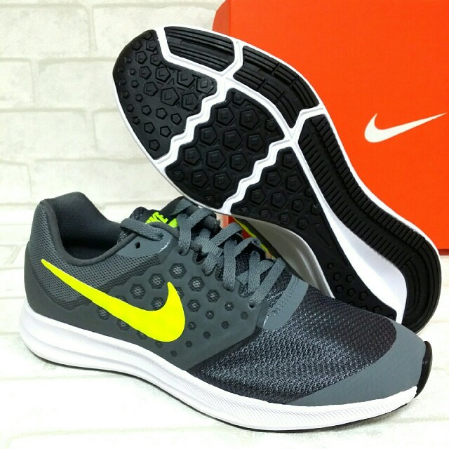 NIKE(ナイキ)のNIKE 23.5センチ キッズ ジュニアスニーカー 運動靴 ダウンシフター キッズ/ベビー/マタニティのキッズ靴/シューズ(15cm~)(スニーカー)の商品写真