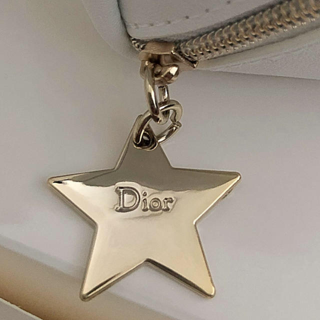 Christian Dior(クリスチャンディオール)のディオール　ポーチ　シロ　ホワイト　キラキラ　ゴールド　限定 レディースのファッション小物(ポーチ)の商品写真