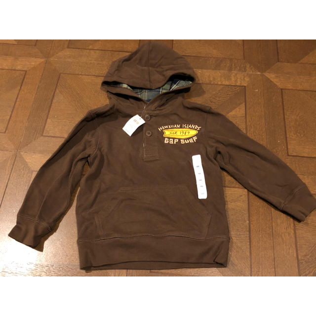 GAP(ギャップ)の《期間限定SALE》新品☆GAP パーカー　100cm キッズ/ベビー/マタニティのキッズ服男の子用(90cm~)(Tシャツ/カットソー)の商品写真