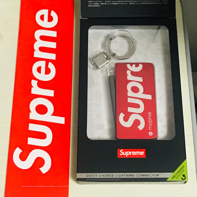 Supreme★モバイルバッテリー mophie