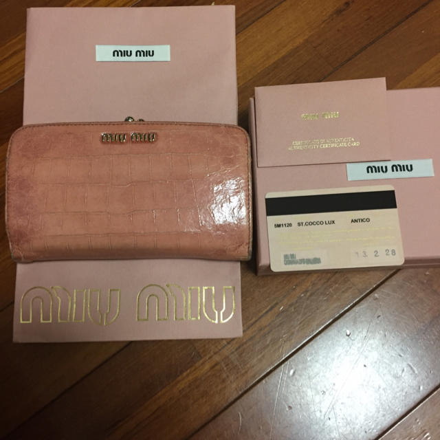 miumiu(ミュウミュウ)のmiumiu 紗栄子愛用 人気財布 レディースのファッション小物(財布)の商品写真