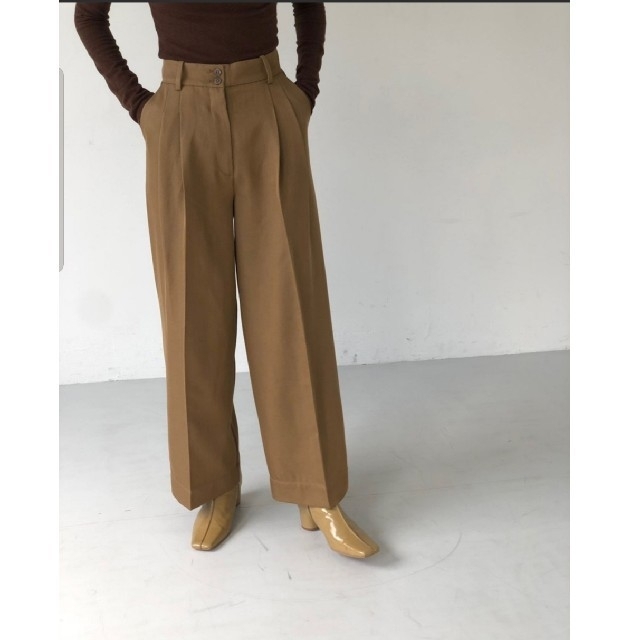 todayful Twill tuck Trousers 新品 - カジュアルパンツ