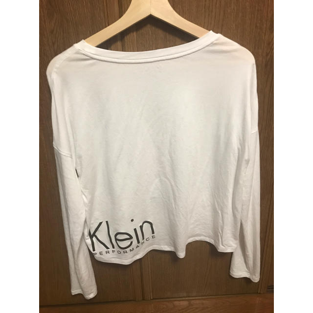 Calvin Klein(カルバンクライン)のカルバンクライン　白　シャツ　ショートたけ　ロンティ レディースのトップス(シャツ/ブラウス(長袖/七分))の商品写真