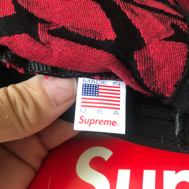 Supreme(シュプリーム)のsupreme cap ステッカー付き メンズの帽子(キャップ)の商品写真