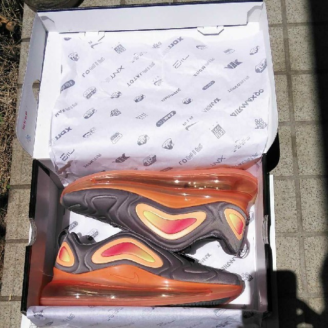 新品【送料込】NIKE AIR MAX 720　FUEL ORANGE