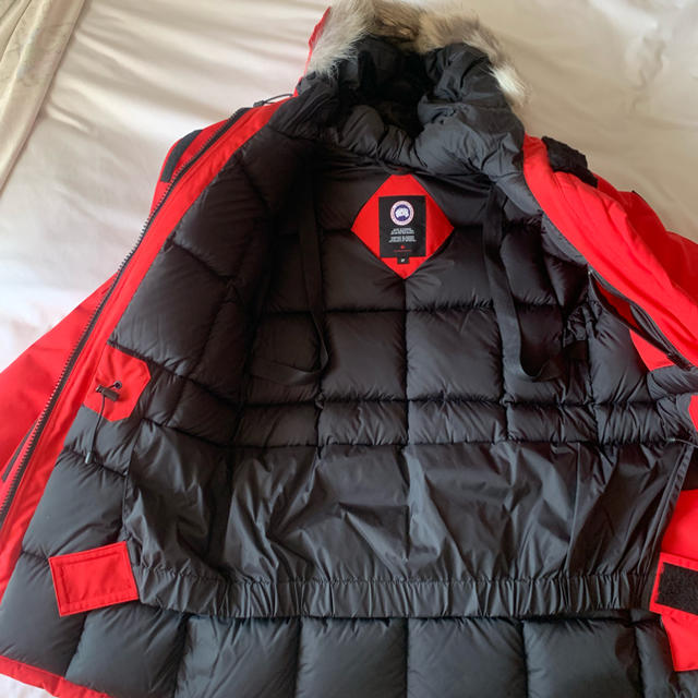 CANADA GOOSE(カナダグース)のCANADA COOSE カナダグース 寒さ知らずレディースXS大人気レッド レディースのジャケット/アウター(ダウンジャケット)の商品写真