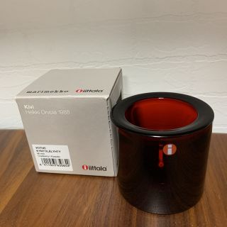 イッタラ(iittala)のイッタラ  マリメッコ　キビ キャンドルホルダー クランベリー(置物)