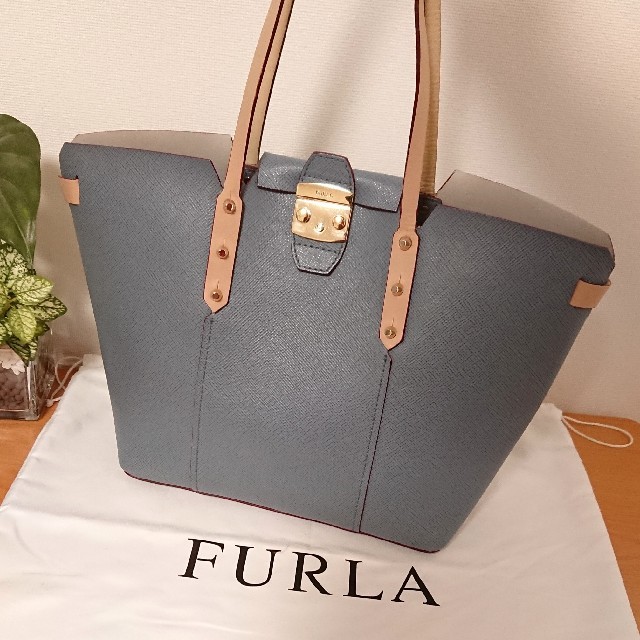 Furla(フルラ)のフルラ ガイア レザートートバッグ A4対応 大容量 レディースのバッグ(トートバッグ)の商品写真