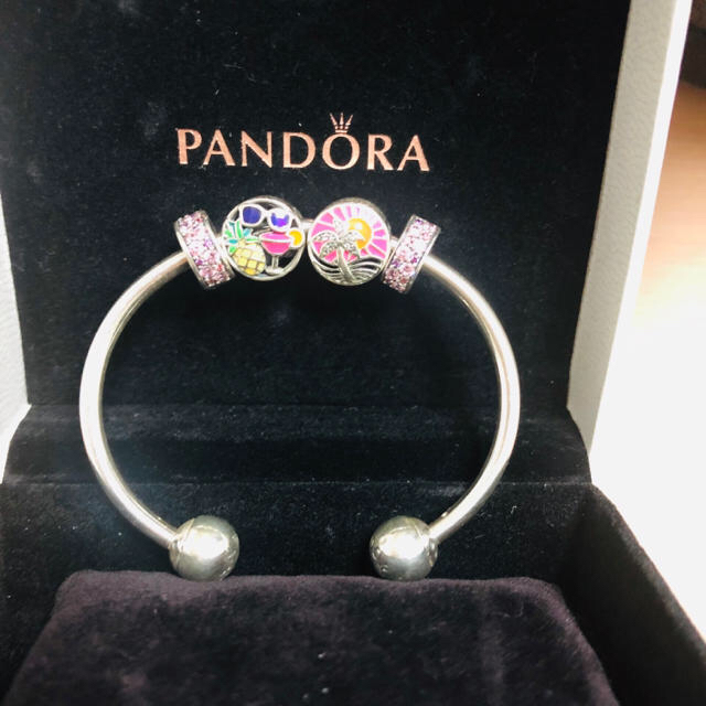 Pandora パンドラ チャーム4個+バングル アクセサリー アクセサリー