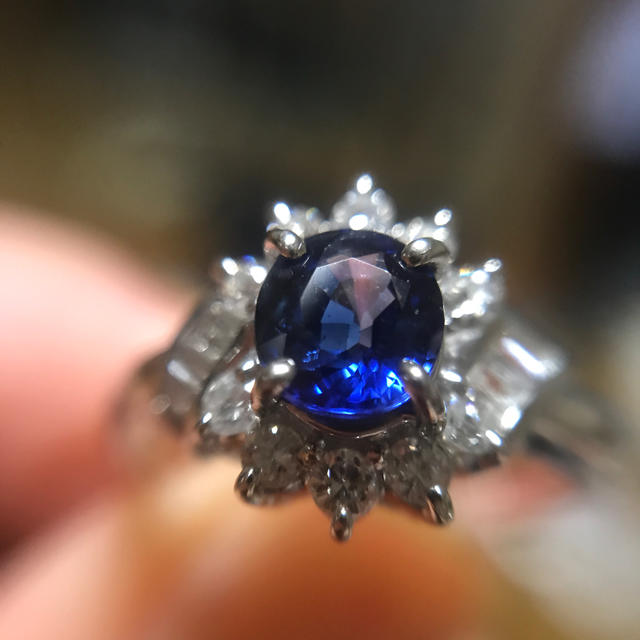 ロイヤルブルーが美しい！天然サファイアとダイヤモンドのリング レディースのアクセサリー(リング(指輪))の商品写真