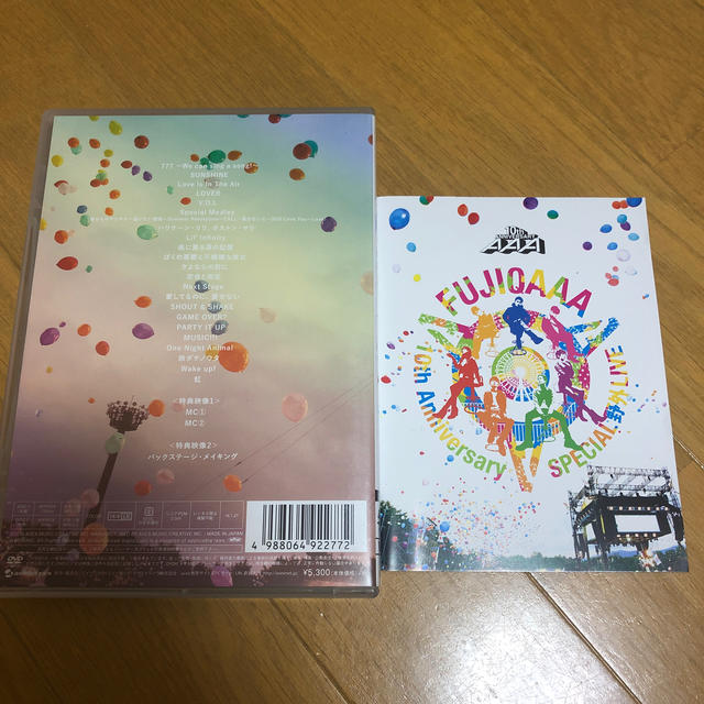 AAA(トリプルエー)のAAA 10th Anniversary 野外LIVE in 富士急ハイランド エンタメ/ホビーのDVD/ブルーレイ(ミュージック)の商品写真