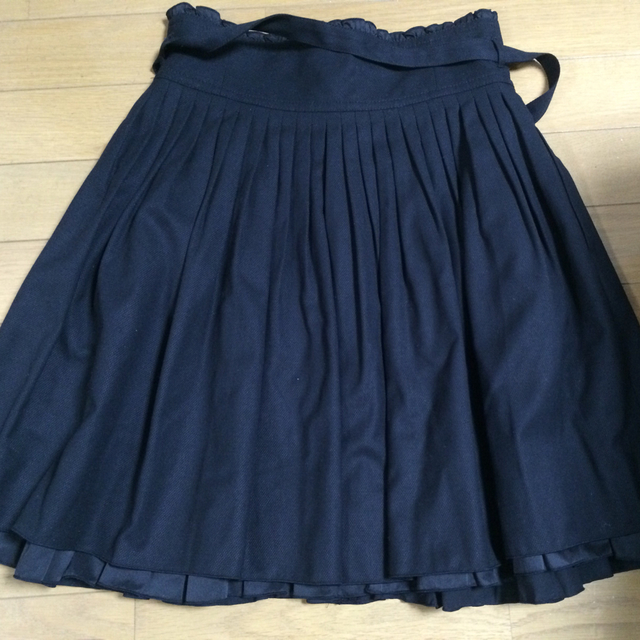 L'EST ROSE(レストローズ)のレストローズ 黒スカート 秋冬物❤️ レディースのスカート(ひざ丈スカート)の商品写真