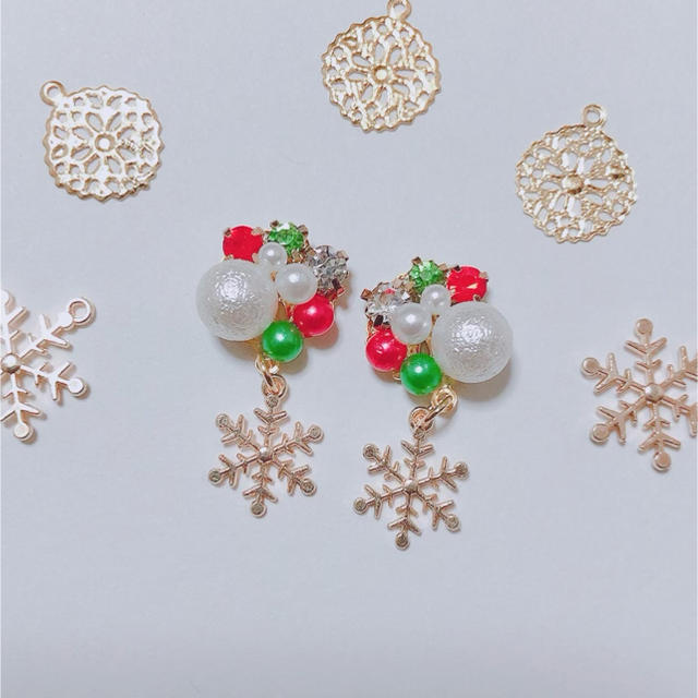 【sold out】クリスマスカラー★ビジューと雪の結晶のアクセ